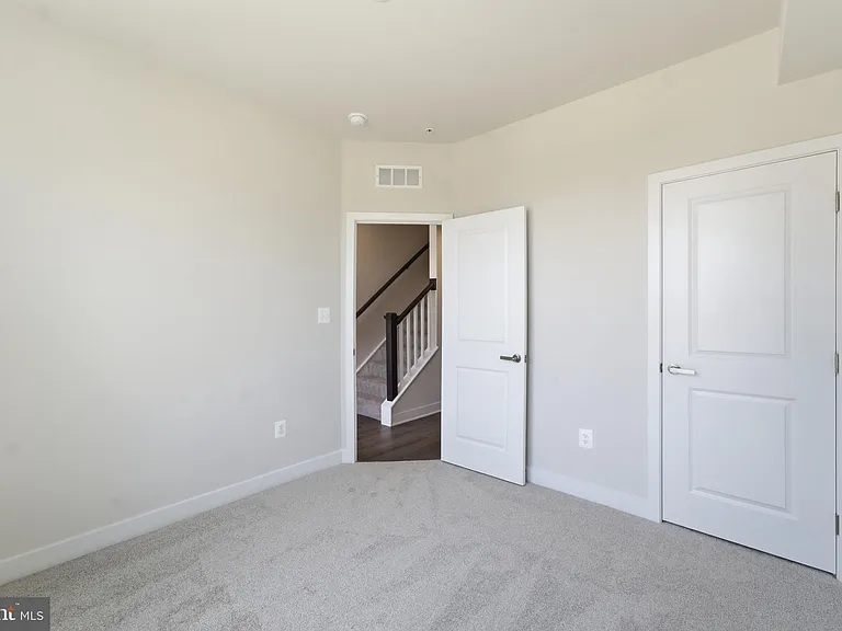 16130 Hyde Park Pl — Photo 27