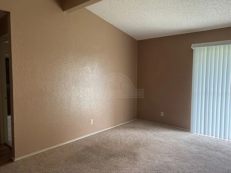 2212 Silverhill Dr — Photo 3