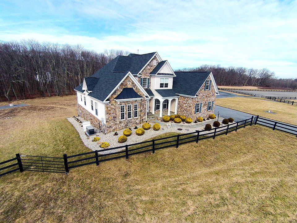 1st image of 15320 Mountain Crest Ct