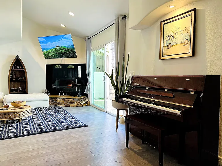 21001 Costanso St — Photo 45