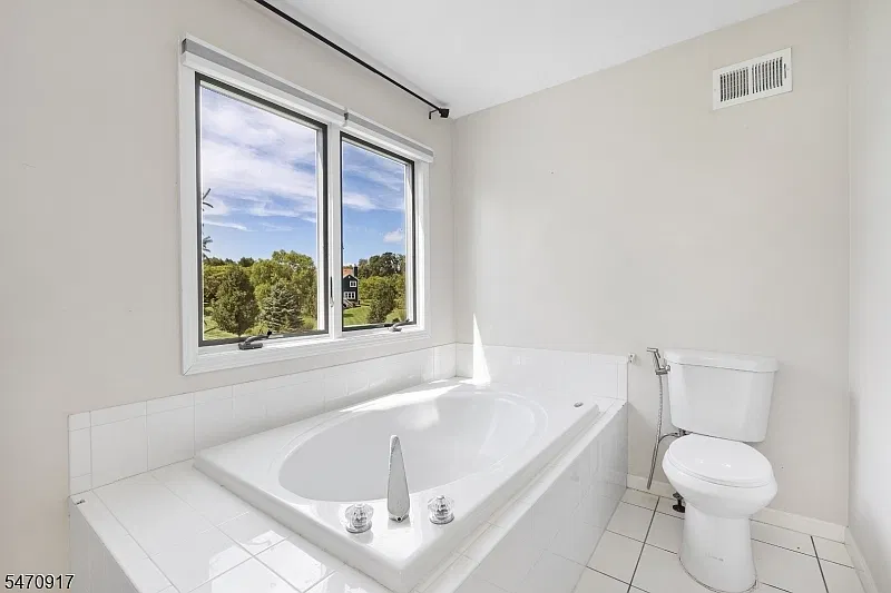 4 bed, 2.5 bath, $4,250 — Photo 4