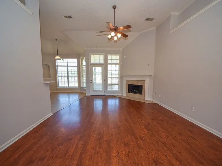 2648 Plum Creek Dr — Photo 3