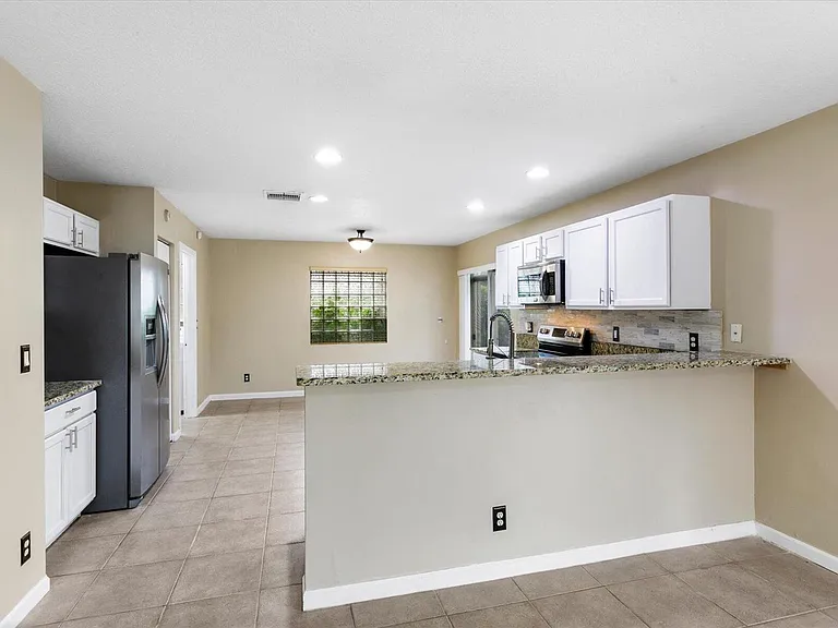 1533 Rialto Dr — Photo 6