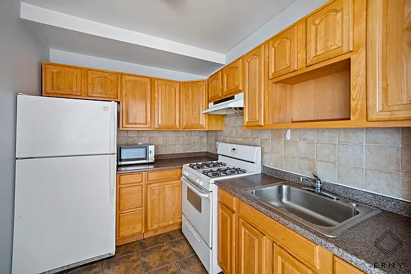 Rented by ERNY LLC | media 18