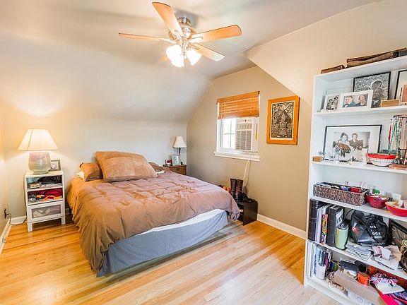 3rd image of 924 E Atkin Ave