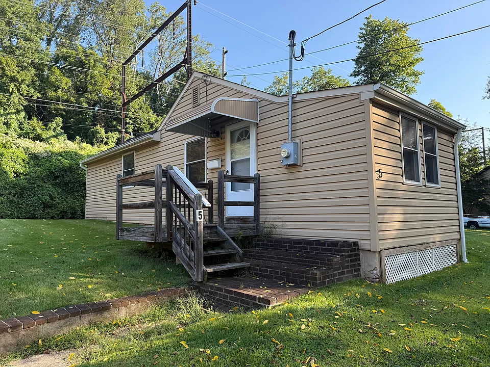 5 Pleasant Ave