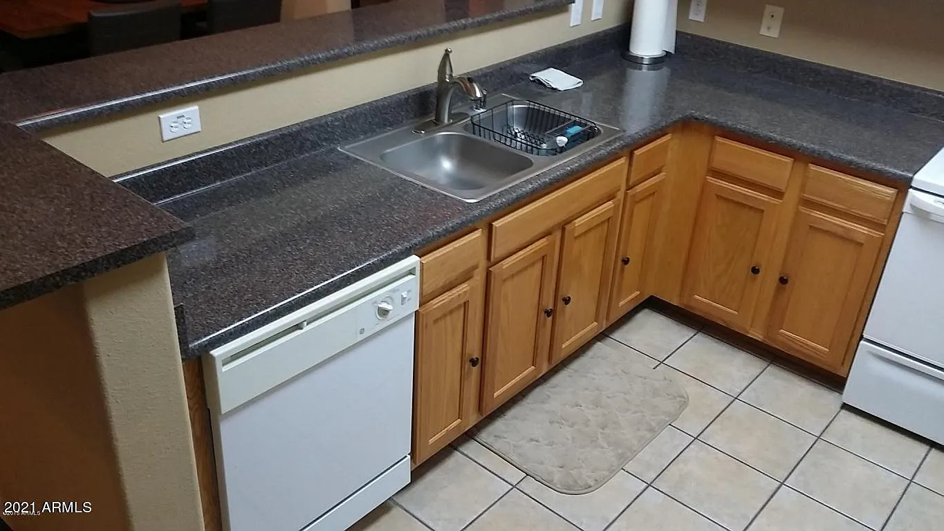 1 bed, 1.5 bath, 1121 sqft, $1,600 — Photo 4