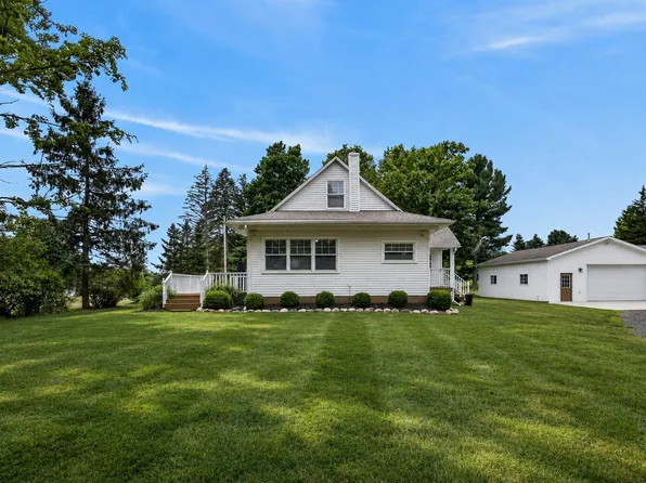 2817 Kissing Rock Ave SE, Lowell, MI 49331