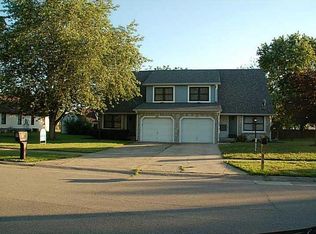 981 Maple Grove Dr, Greenwood, IN 46143
