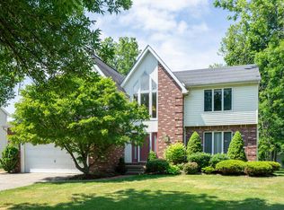 240 Runningbrook Ln, East Amherst, NY 14051