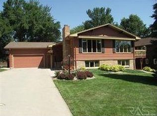 208 W Brown St, Luverne, MN 56156