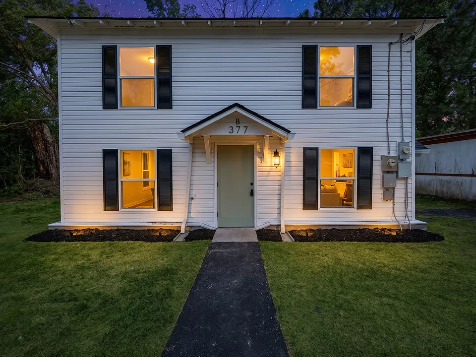 377 Tuttle Ave #B