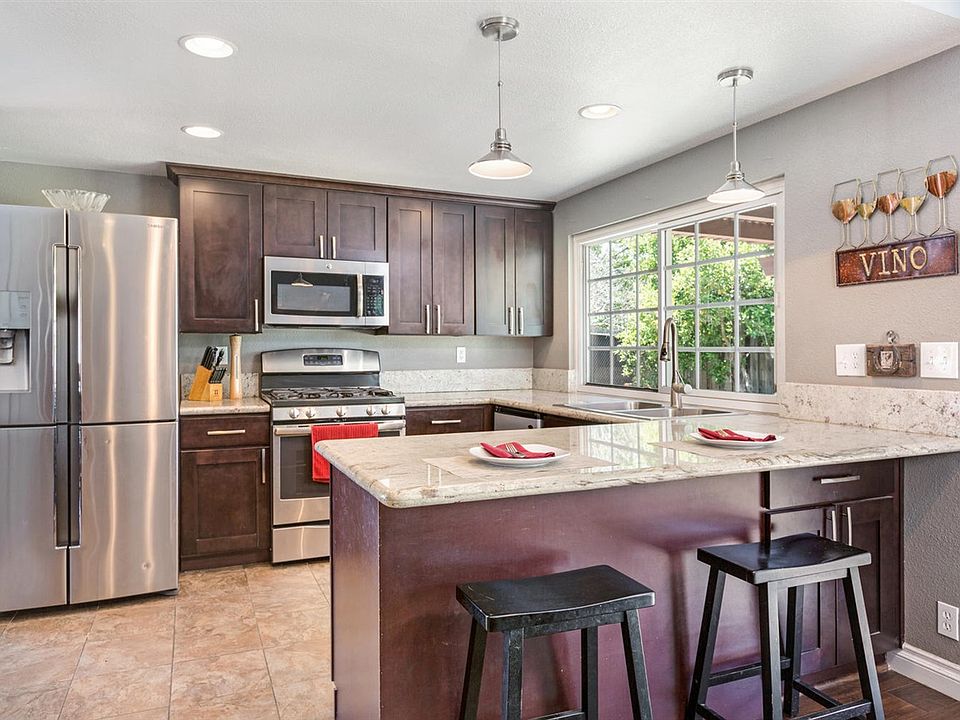 1st image of 219 Avenida Las Brisas