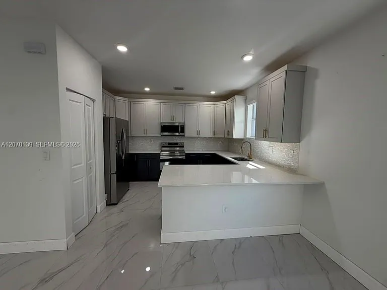 1409 SE 26th Ter — Photo 6