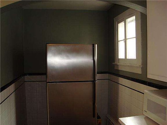 4th image of 154 Ideal St