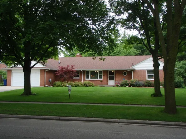 1228 Holyrood St, Midland, MI 48640