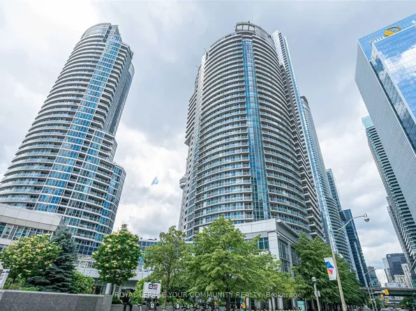 8 York St, Toronto, ON
