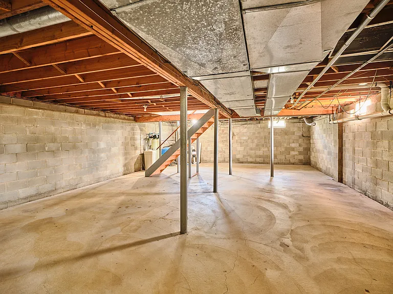 815 Clawson Ave — Photo 27