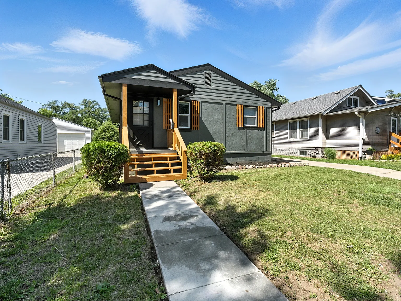 4 bed, 1720 sqft, $2,100 — Photo 1