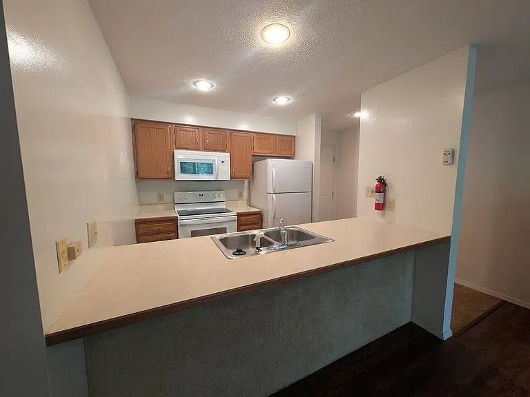 1314 S College Mall Rd — Photo 3