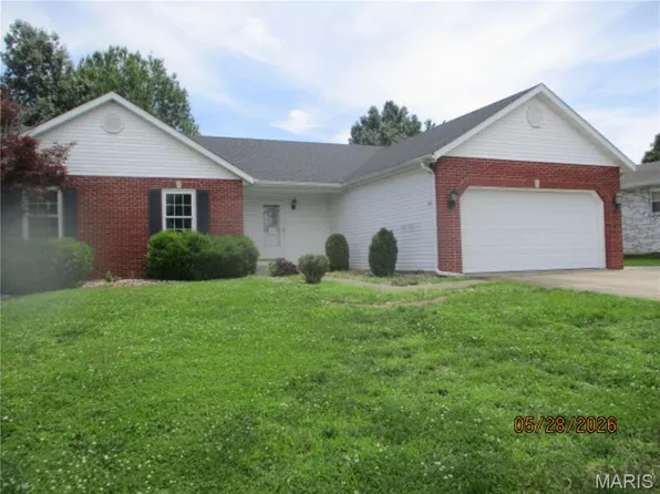 318 Cortner Dr, Smithton, IL 62285