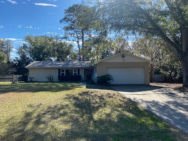 612 Lake Dr