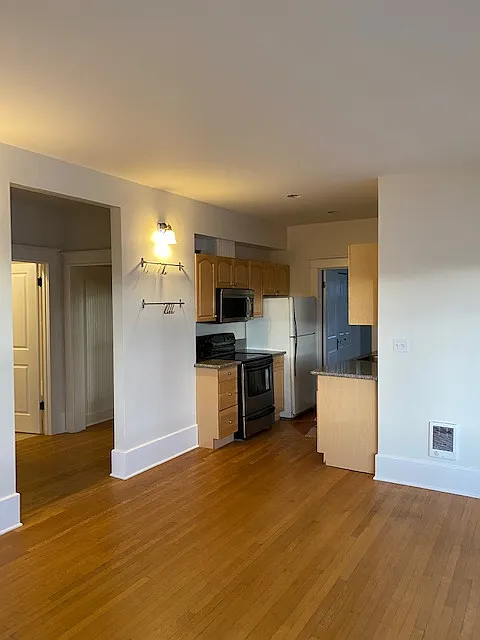 2 bed, 850 sqft, $2,600 — Photo 1