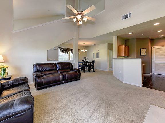 2nd image of 915 Vessona Cir
