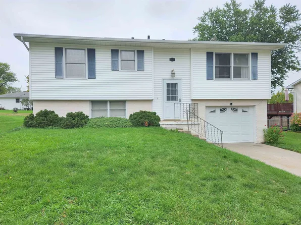 1980 Lagen St, Dubuque, IA 52002