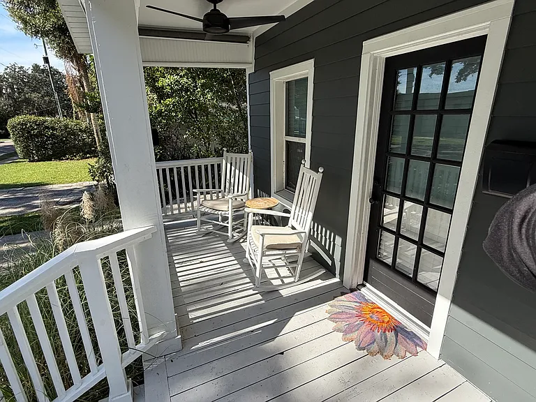 1409 E Gore St — Photo 2