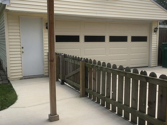2nd image of 3300 Delaney St