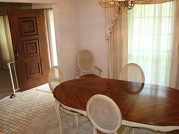 Dining Room open to entry