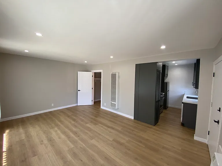 5447 Russell Ave #2 — Photo 8