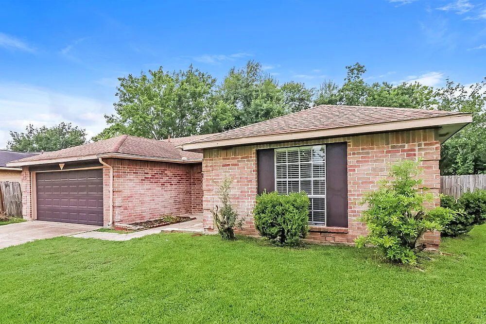 3 bed, 2.0 bath, 1526 sqft, $2,010 — Photo 3