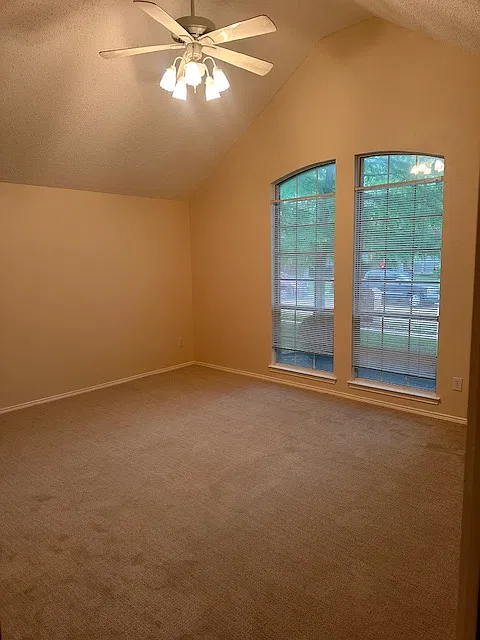 3 bed, 2023 sqft, $2,395 — Photo 2