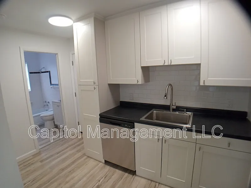 Building Photo - 801 N Capitol Ave #1