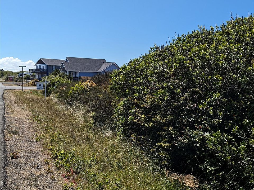 1st image of 471 Broadmoor Court