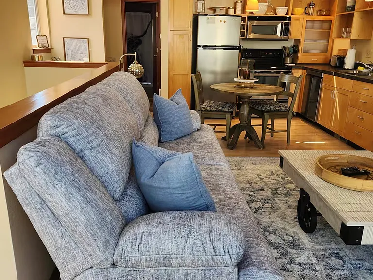20 Grand Ave — Photo 2