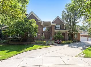 1000 Tara Ct, Wheaton, IL 60189