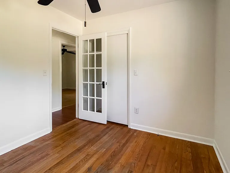 1606 Madrid Ave — Photo 53