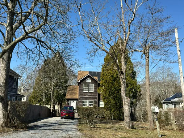 27 Depot Rd, Westhampton, NY 11977