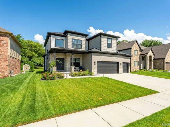 50226 Kapalua Dr, Macomb, MI 48042