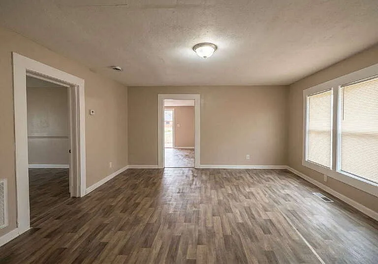 218 Irving Ave — Photo 13