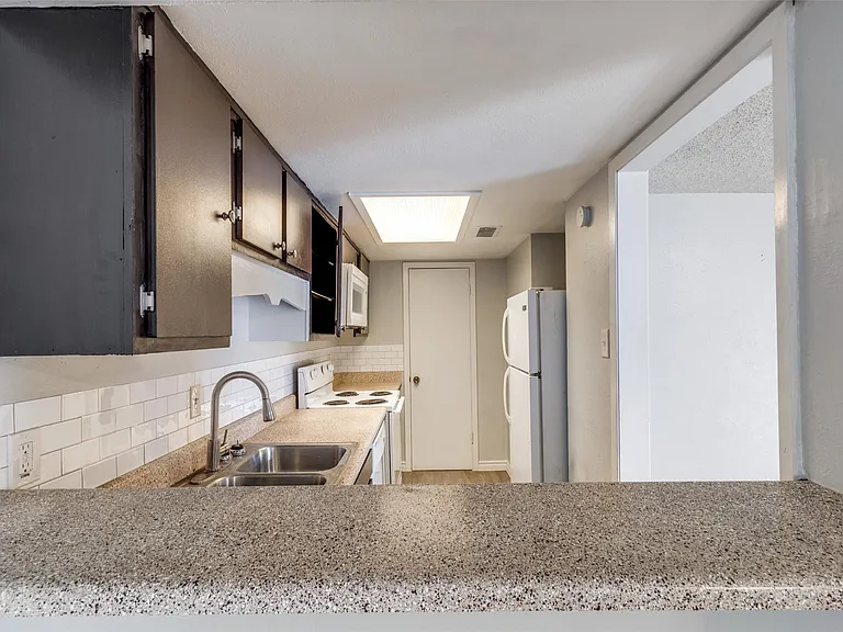 12818 Midway Rd #2068 — Photo 2