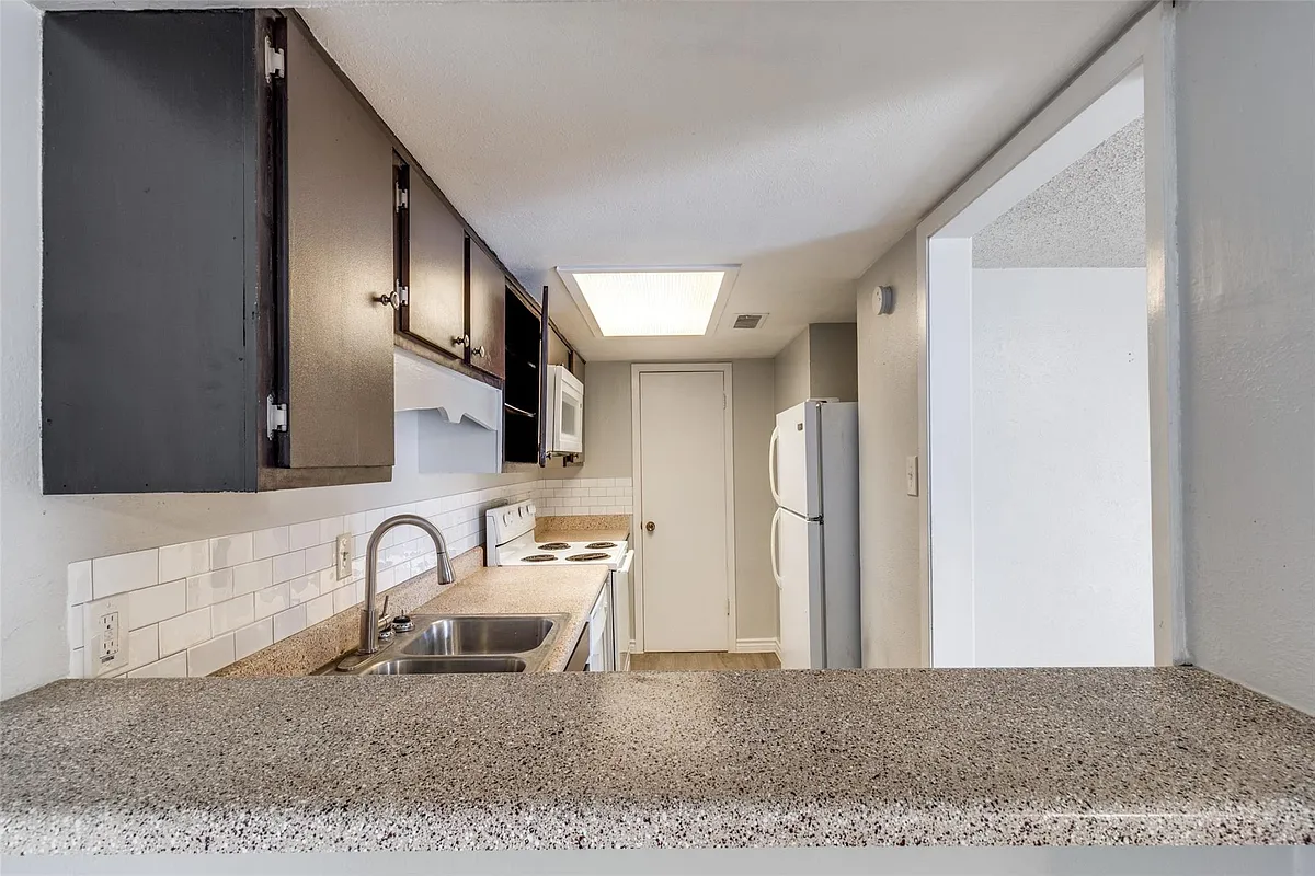 Photo 2 of 13 - 12818 Midway Rd #2068 - Dallas, TX Building Photo - 12818 Midway Rd #2068