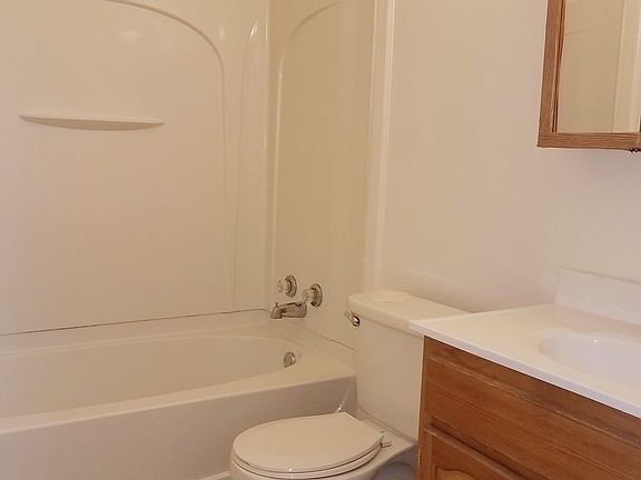 3rd image of 218 Idlewood Blvd