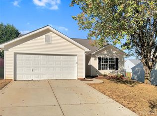 813 River Trail Rd, Lowell, NC 28098