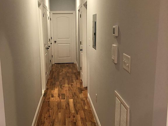 4th image of 90 Chelsea Ave #1