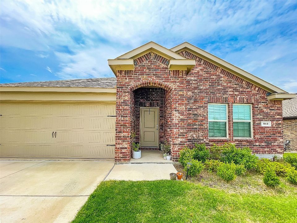 1st image of 912 English Dr
