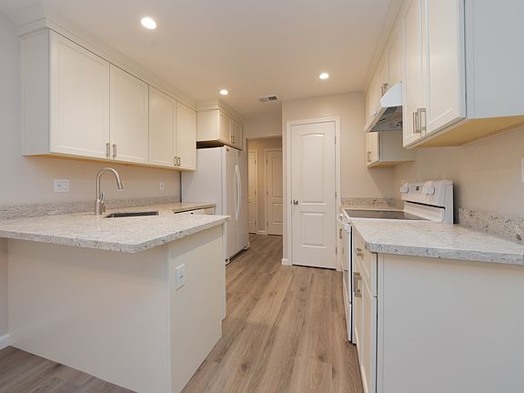 2nd image of 2515 Easton Pl APT 29